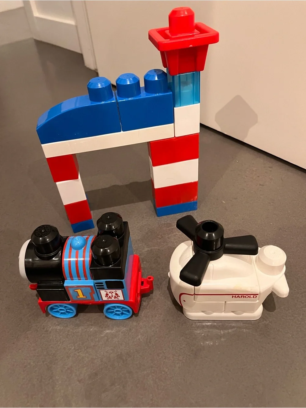Mega Bloks Thomas & Friends Thomas & Harold Rescue 23 piece Lego style Set -